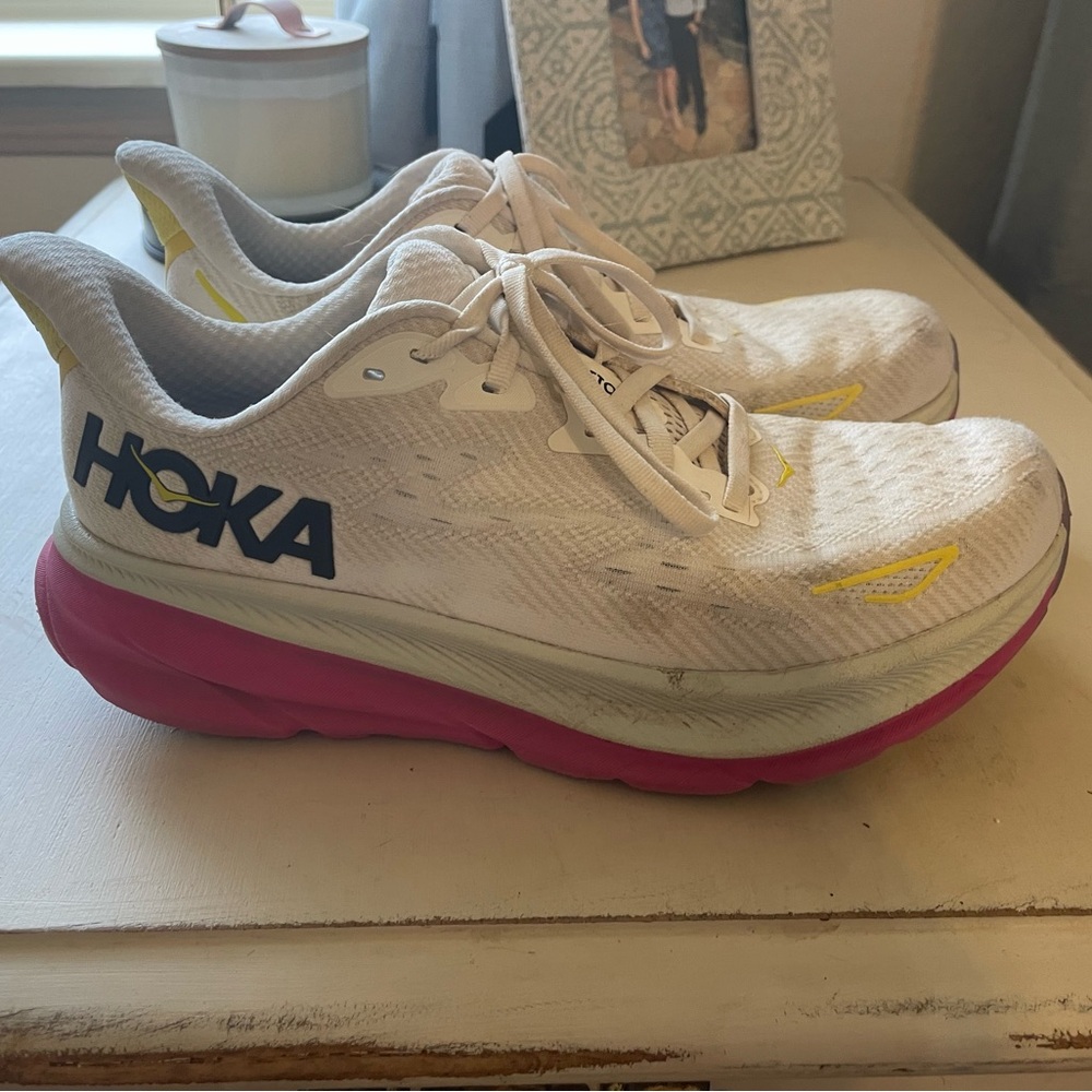 Women’s Hoka Clifton 9 size 8.5